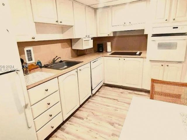 1-bedroom condo for sale in Hollywood - 4001 S Ocean Dr 2C - MondialRealty