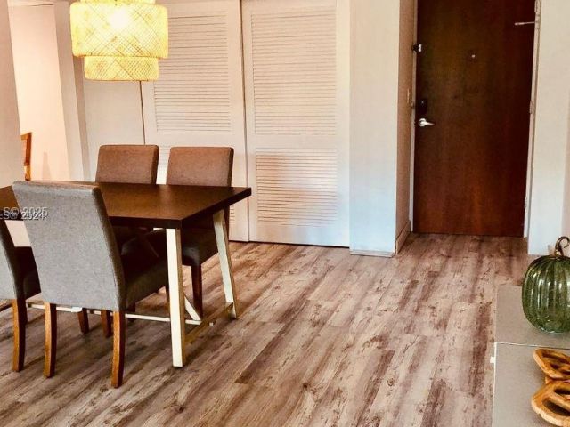 1-bedroom condo for sale in Hollywood - 4001 S Ocean Dr 2C - MondialRealty