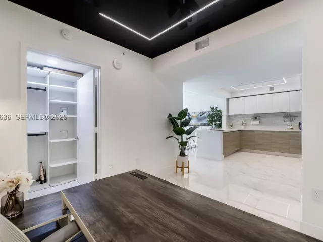 2-bedroom condo for rent in Sunny Isles Beach - 300 Sunny Isles Blvd 4-2203 - MondialRealty