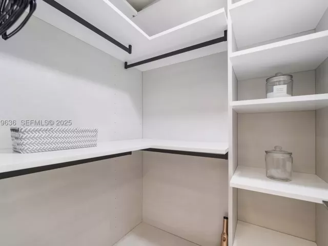 2-bedroom condo for rent in Sunny Isles Beach - 300 Sunny Isles Blvd 4-2203 - MondialRealty