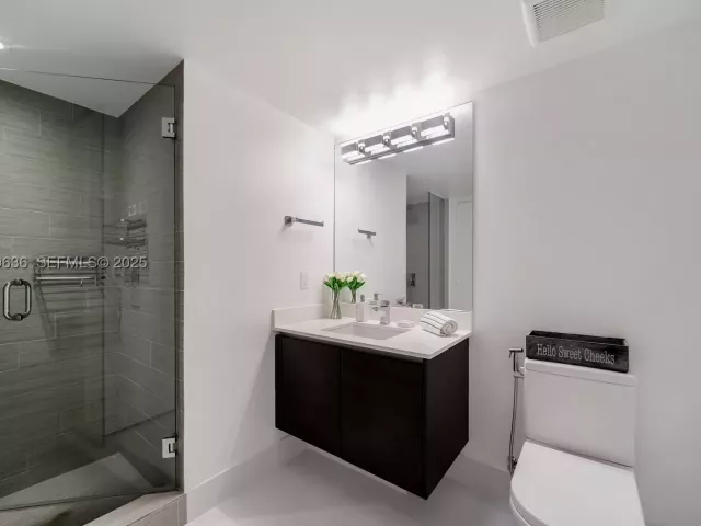2-bedroom condo for rent in Sunny Isles Beach - 300 Sunny Isles Blvd 4-2203 - MondialRealty
