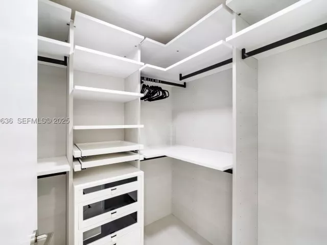 2-bedroom condo for rent in Sunny Isles Beach - 300 Sunny Isles Blvd 4-2203 - MondialRealty