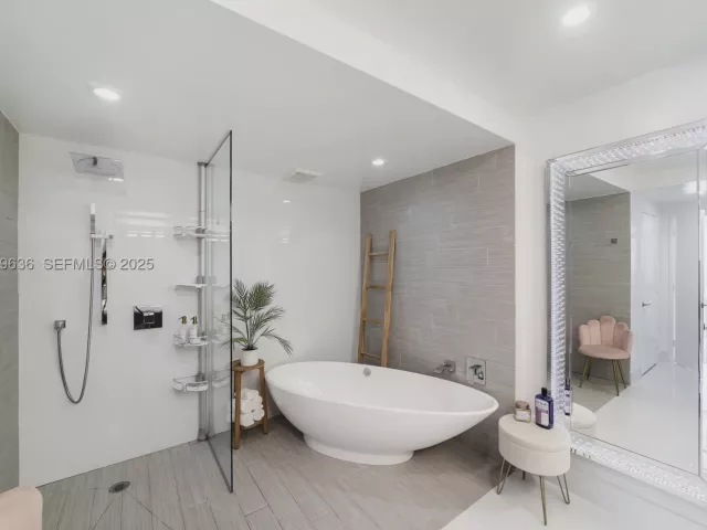 2-bedroom condo for rent in Sunny Isles Beach - 300 Sunny Isles Blvd 4-2203 - MondialRealty