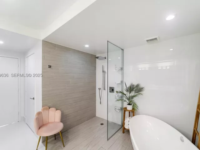 2-bedroom condo for rent in Sunny Isles Beach - 300 Sunny Isles Blvd 4-2203 - MondialRealty