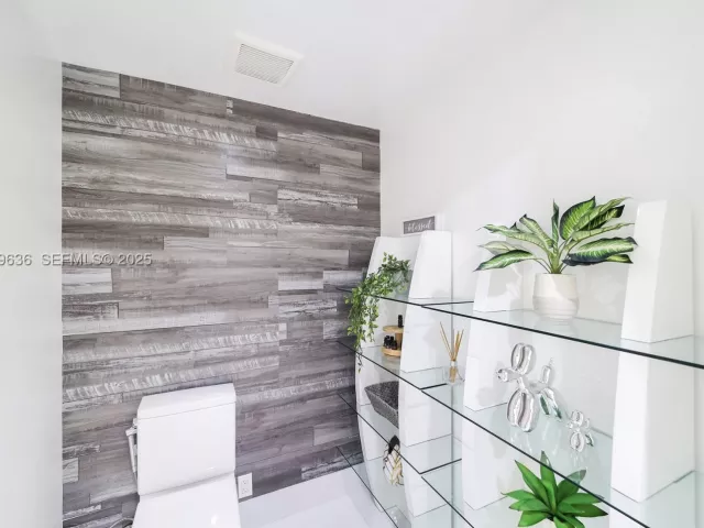 2-bedroom condo for rent in Sunny Isles Beach - 300 Sunny Isles Blvd 4-2203 - MondialRealty