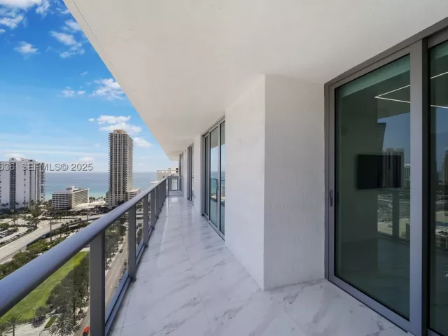 2-bedroom condo for rent in Sunny Isles Beach - 300 Sunny Isles Blvd 4-2203 - MondialRealty