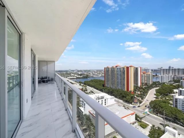 2-bedroom condo for rent in Sunny Isles Beach - 300 Sunny Isles Blvd 4-2203 - MondialRealty