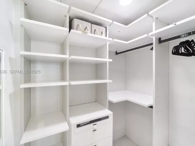2-bedroom condo for rent in Sunny Isles Beach - 300 Sunny Isles Blvd 4-2203 - MondialRealty
