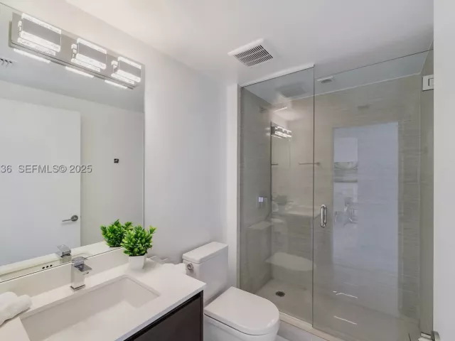 2-bedroom condo for rent in Sunny Isles Beach - 300 Sunny Isles Blvd 4-2203 - MondialRealty