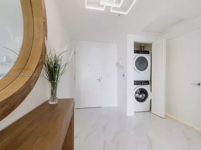 2-bedroom condo for rent in Sunny Isles Beach - 300 Sunny Isles Blvd 4-2203 - MondialRealty
