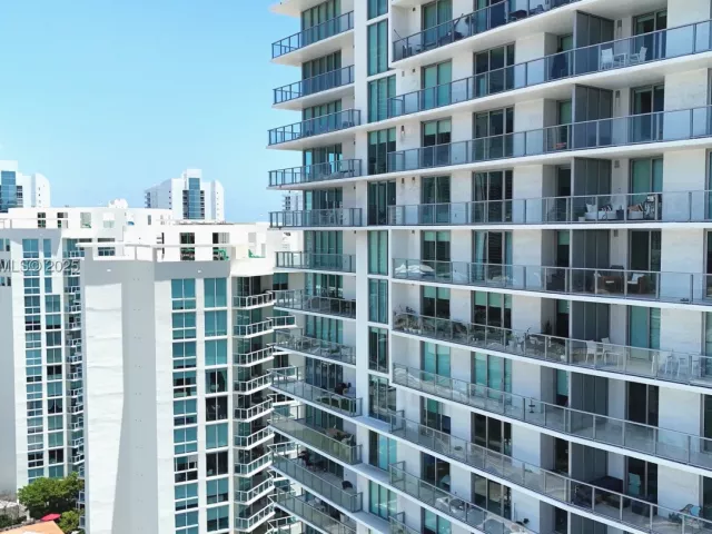 2-bedroom condo for rent in Sunny Isles Beach - 300 Sunny Isles Blvd 4-2203 - MondialRealty