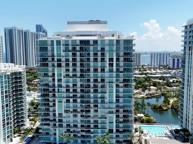 2-bedroom condo for rent in Sunny Isles Beach - 300 Sunny Isles Blvd 4-2203 - MondialRealty