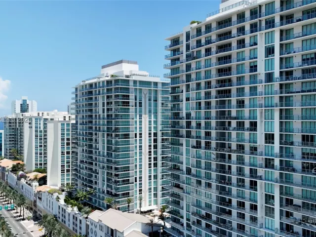 2-bedroom condo for rent in Sunny Isles Beach - 300 Sunny Isles Blvd 4-2203 - MondialRealty