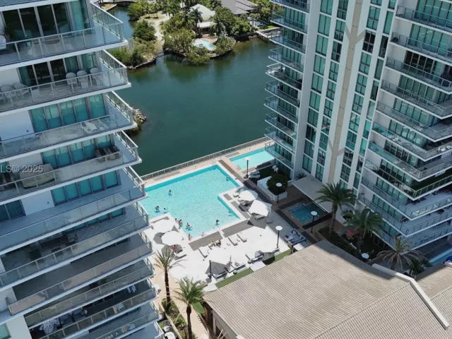 2-bedroom condo for rent in Sunny Isles Beach - 300 Sunny Isles Blvd 4-2203 - MondialRealty