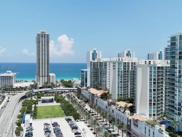 2-bedroom condo for rent in Sunny Isles Beach - 300 Sunny Isles Blvd 4-2203 - MondialRealty