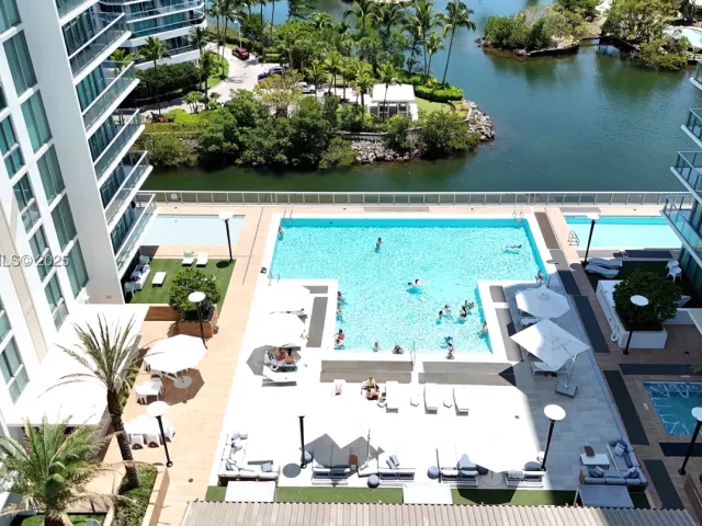2-bedroom condo for rent in Sunny Isles Beach - 300 Sunny Isles Blvd 4-2203 - MondialRealty