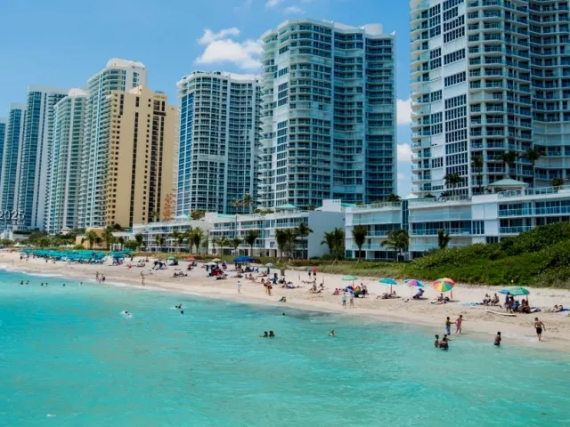 2-bedroom condo for rent in Sunny Isles Beach - 300 Sunny Isles Blvd 4-2203 - MondialRealty
