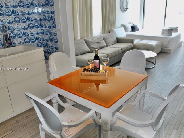 1-bedroom condo for sale in Miami Beach - 1100 West Ave PH 1601 - MondialRealty