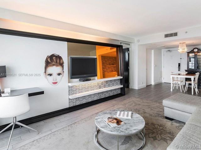 1-bedroom condo for sale in Miami Beach - 1100 West Ave PH 1601 - MondialRealty