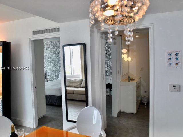 1-bedroom condo for sale in Miami Beach - 1100 West Ave PH 1601 - MondialRealty