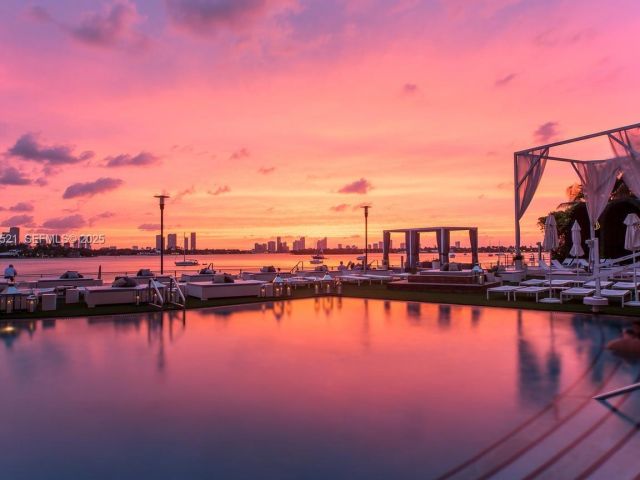 1-bedroom condo for sale in Miami Beach - 1100 West Ave PH 1601 - MondialRealty