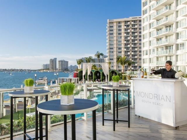 1-bedroom condo for sale in Miami Beach - 1100 West Ave PH 1601 - MondialRealty