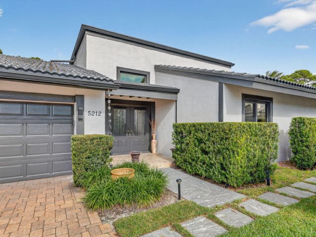 Home for sale at 5212 Foxpointe Circle SE - photo 6887876