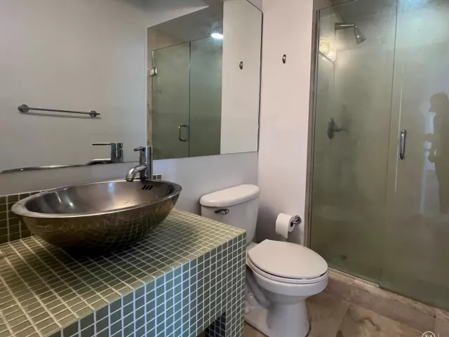 2-bedroom condo for sale in Miami Beach - 1330 West Avenue 3404 - MondialRealty