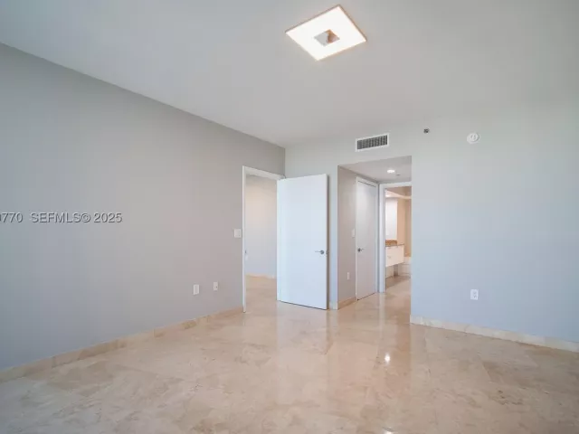 2-bedroom condo for sale in Miami Beach - 400 Alton Rd 2309 - MondialRealty