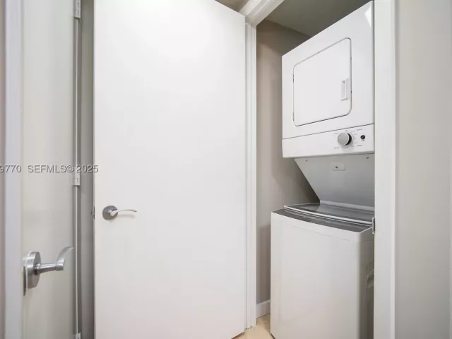 2-bedroom condo for sale in Miami Beach - 400 Alton Rd 2309 - MondialRealty