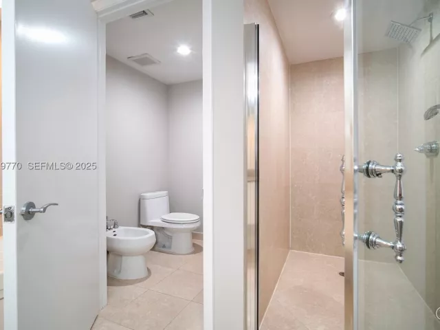 2-bedroom condo for sale in Miami Beach - 400 Alton Rd 2309 - MondialRealty