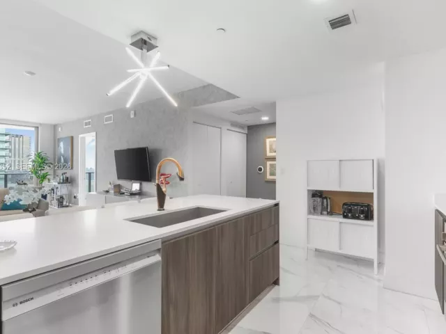 Apartment for sale  Unit #4309 - photo 6890158