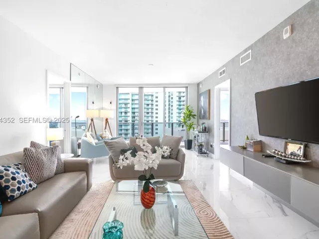 2-bedroom condo for sale in Miami - 488 NE 18th St 4309 - MondialRealty