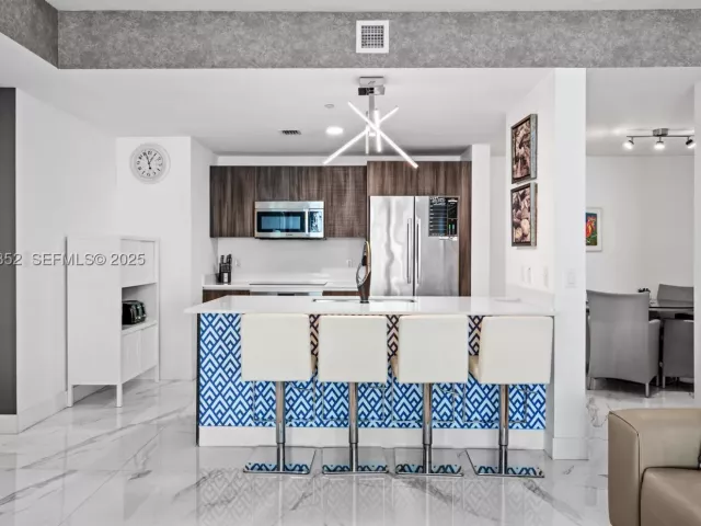 2-bedroom condo for sale in Miami - 488 NE 18th St 4309 - MondialRealty