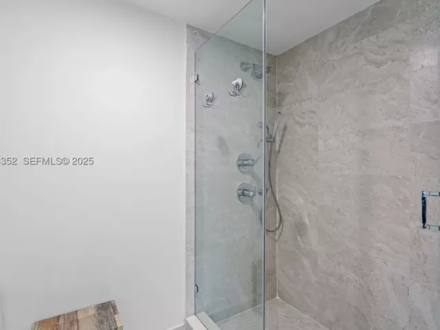 2-bedroom condo for sale in Miami - 488 NE 18th St 4309 - MondialRealty