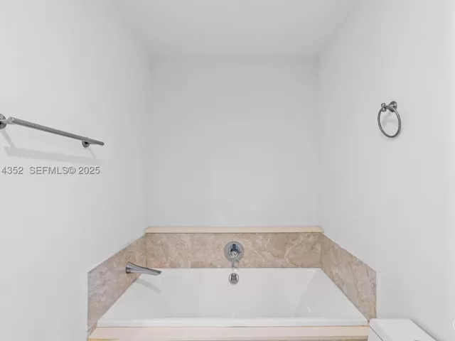 2-bedroom condo for sale in Miami - 488 NE 18th St 4309 - MondialRealty