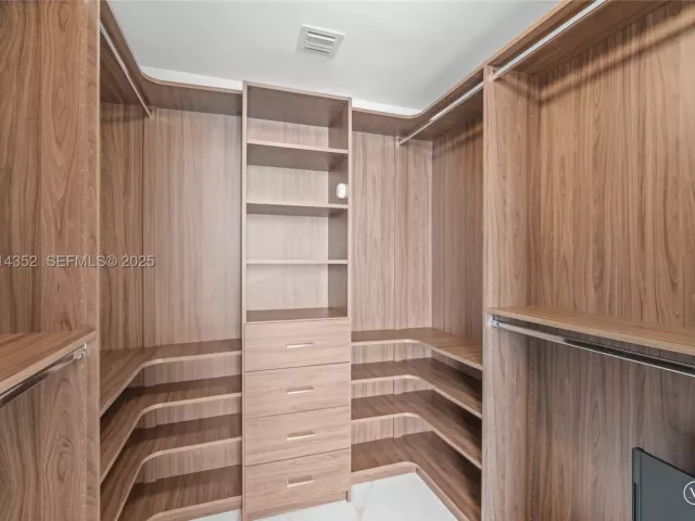 2-bedroom condo for sale in Miami - 488 NE 18th St 4309 - MondialRealty