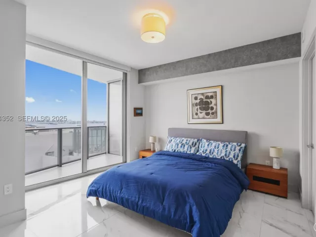 2-bedroom condo for sale in Miami - 488 NE 18th St 4309 - MondialRealty