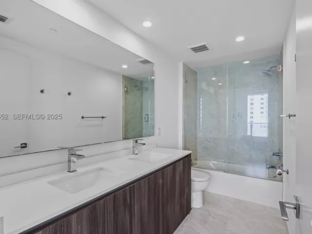 2-bedroom condo for sale in Miami - 488 NE 18th St 4309 - MondialRealty