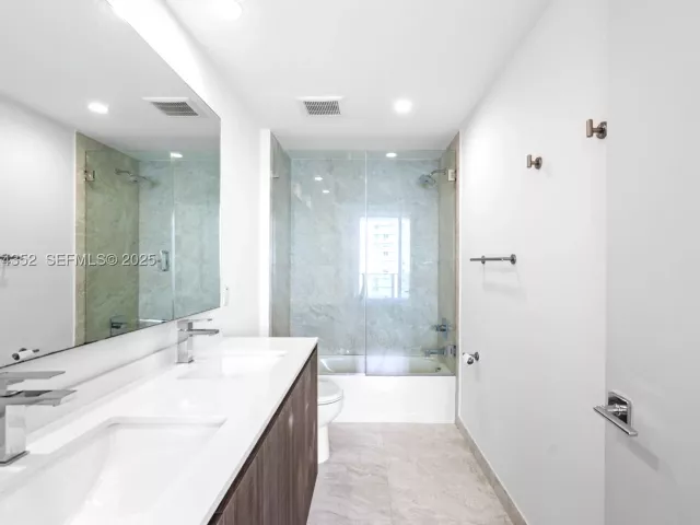 2-bedroom condo for sale in Miami - 488 NE 18th St 4309 - MondialRealty