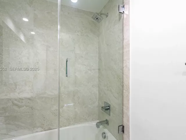 2-bedroom condo for sale in Miami - 488 NE 18th St 4309 - MondialRealty