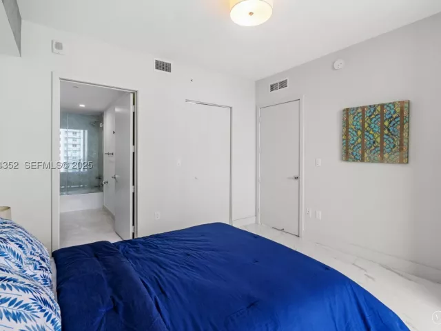 2-bedroom condo for sale in Miami - 488 NE 18th St 4309 - MondialRealty