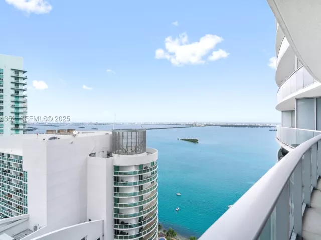 2-bedroom condo for sale in Miami - 488 NE 18th St 4309 - MondialRealty