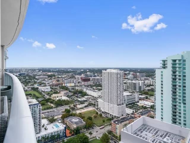 2-bedroom condo for sale in Miami - 488 NE 18th St 4309 - MondialRealty