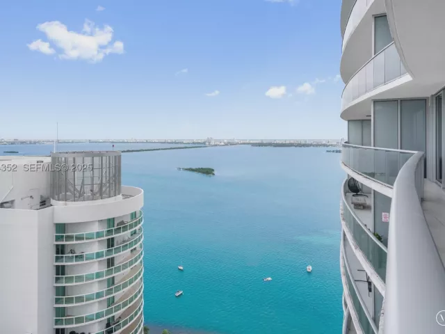 2-bedroom condo for sale in Miami - 488 NE 18th St 4309 - MondialRealty