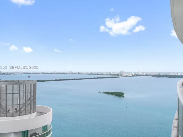 2-bedroom condo for sale in Miami - 488 NE 18th St 4309 - MondialRealty