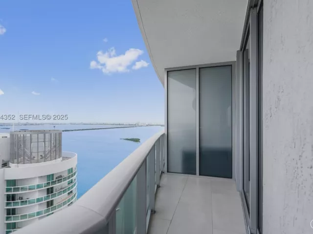 2-bedroom condo for sale in Miami - 488 NE 18th St 4309 - MondialRealty