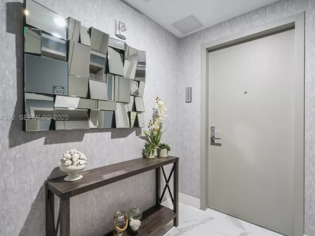 2-bedroom condo for sale in Miami - 488 NE 18th St 4309 - MondialRealty