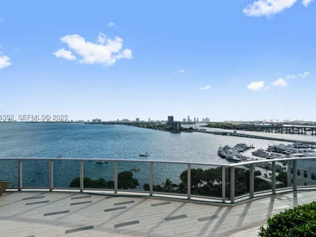 2-bedroom condo for sale in Miami - 488 NE 18th St 4309 - MondialRealty