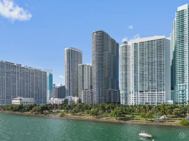 2-bedroom condo for sale in Miami - 488 NE 18th St 4309 - MondialRealty
